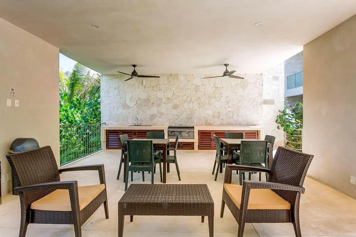 Luxury Studio With Rooftop Pool And Seaview Balcony アクマル