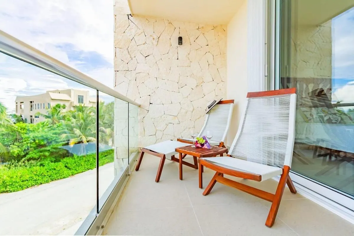 Luxury Studio With Rooftop Pool And Seaview Balcony アクマル